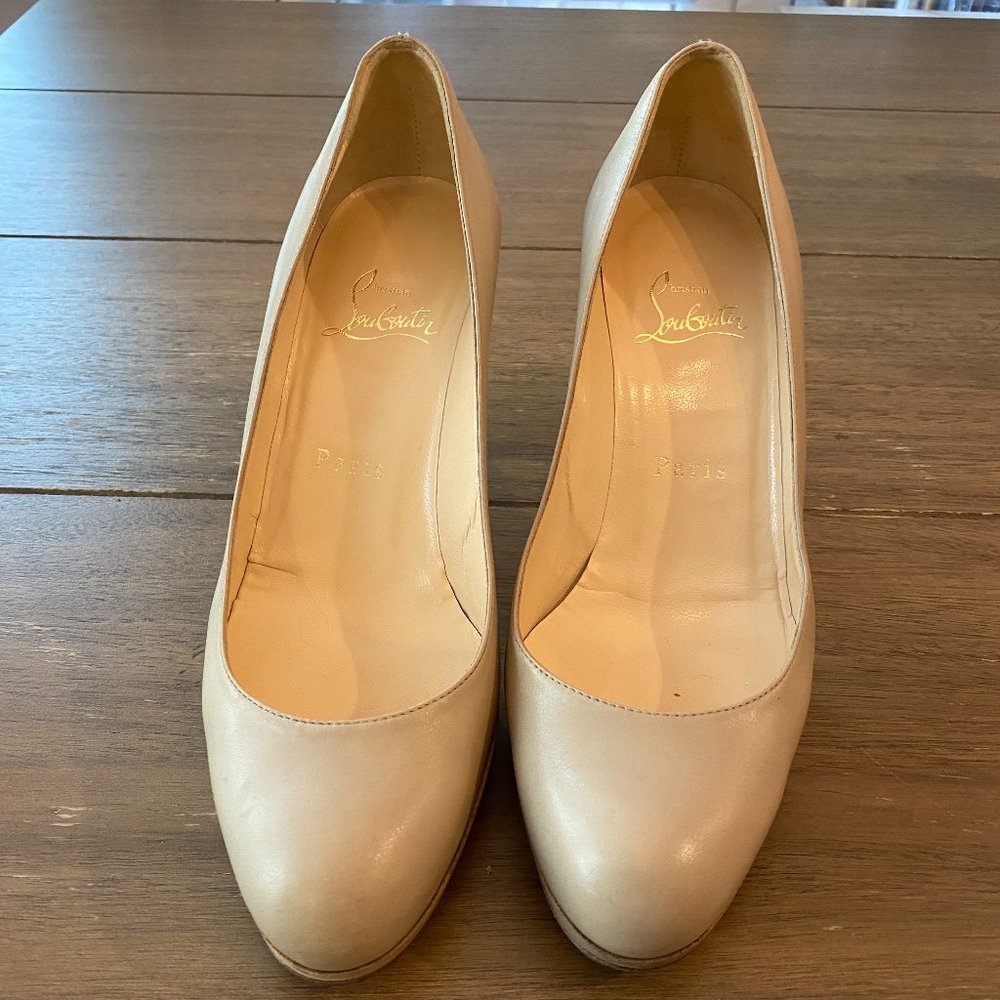 SOLD Christian Louboutin Pumps in Nude/Tan - 36.5